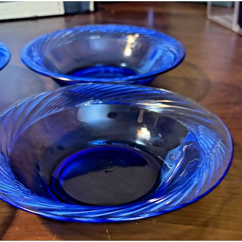 PYREX Festiva Soup Cereal Bowls Swirled Rim Cobalt Blue Glass Set of 4 Vintage